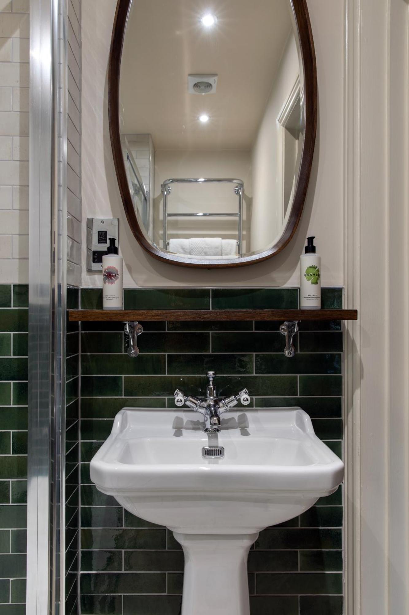 The Carnarvon Arms Hotell Newbury  Exteriör bild